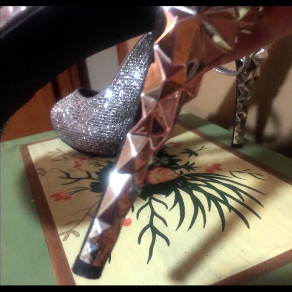 N by Nicole Miller heels 9 1/2 - Picture 3 of 5